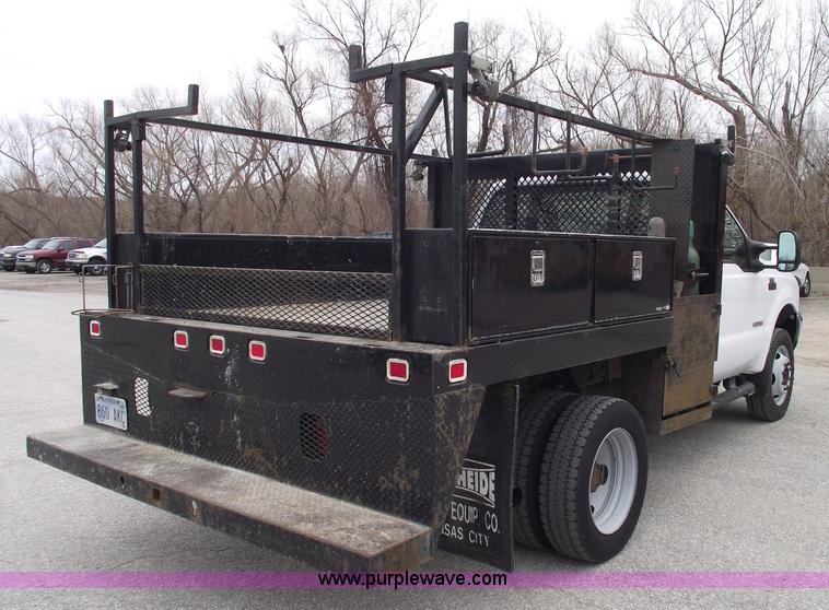 image for item 5751 2003 Ford F450 XL Super Duty pickup truck