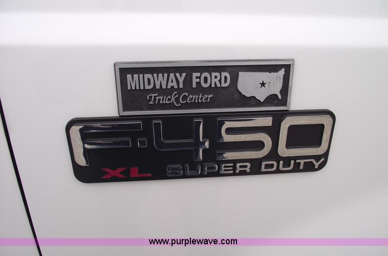 image for item 5751 2003 Ford F450 XL Super Duty pickup truck