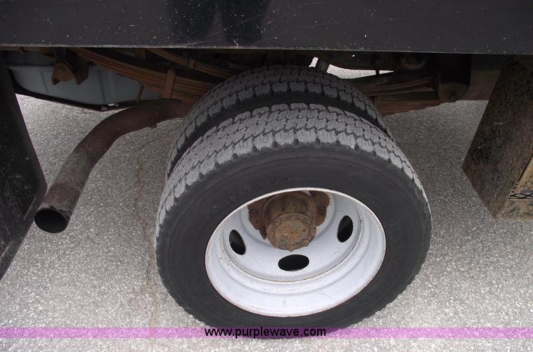 image for item 5751 2003 Ford F450 XL Super Duty pickup truck