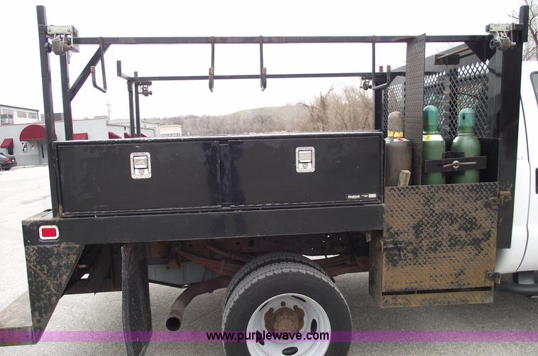 image for item 5751 2003 Ford F450 XL Super Duty pickup truck