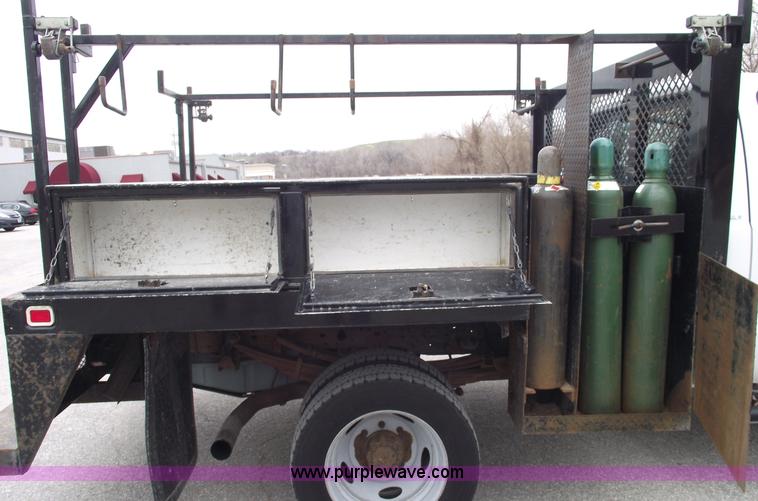 image for item 5751 2003 Ford F450 XL Super Duty pickup truck