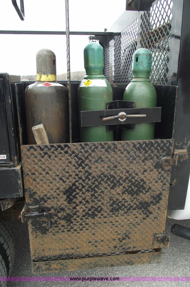 image for item 5751 2003 Ford F450 XL Super Duty pickup truck