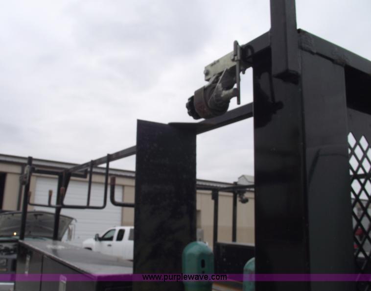 image for item 5751 2003 Ford F450 XL Super Duty pickup truck