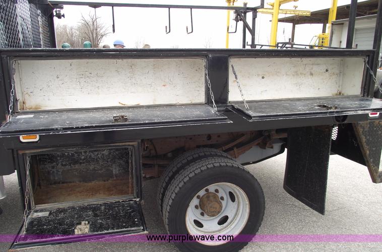 image for item 5751 2003 Ford F450 XL Super Duty pickup truck