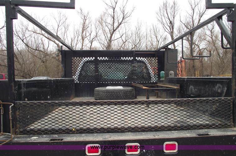 image for item 5751 2003 Ford F450 XL Super Duty pickup truck