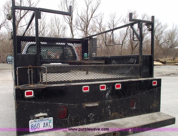 image for item 5751 2003 Ford F450 XL Super Duty pickup truck