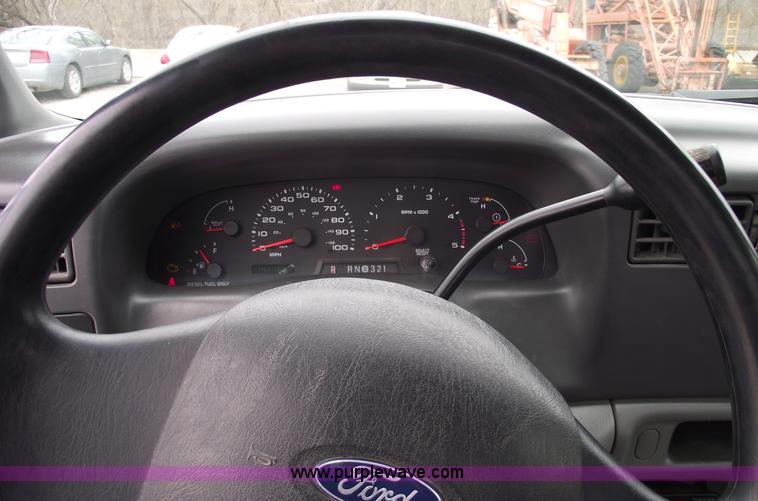 image for item 5751 2003 Ford F450 XL Super Duty pickup truck