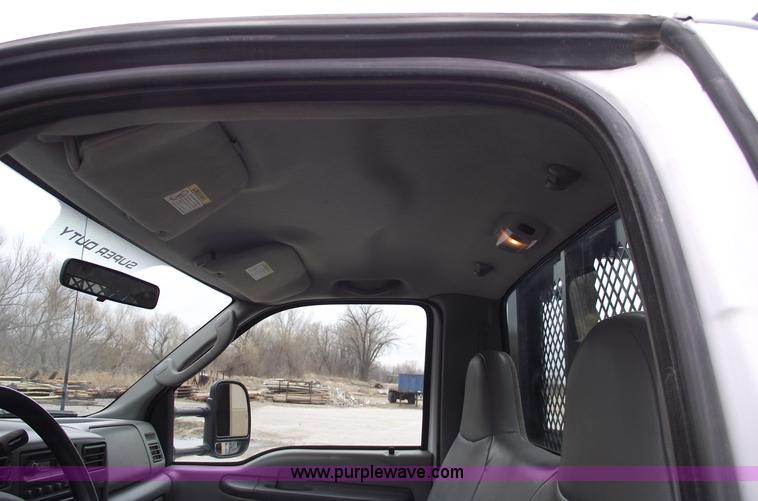 image for item 5751 2003 Ford F450 XL Super Duty pickup truck