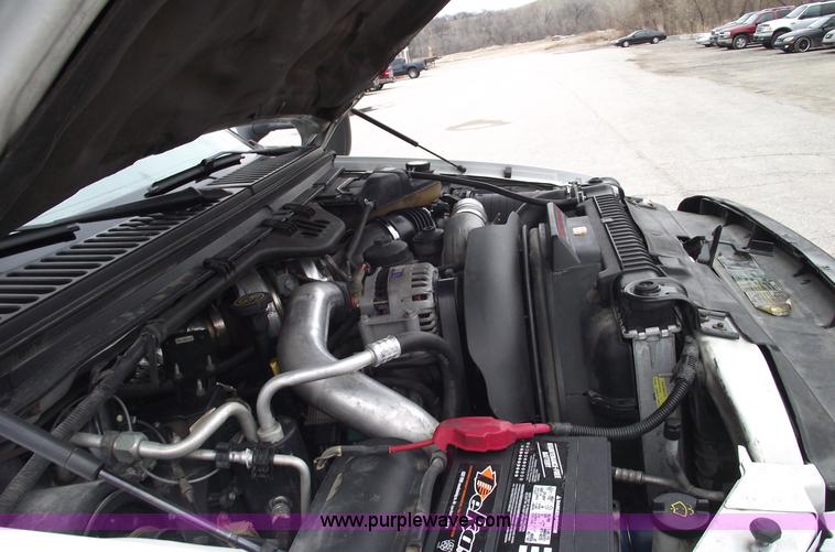 image for item 5751 2003 Ford F450 XL Super Duty pickup truck