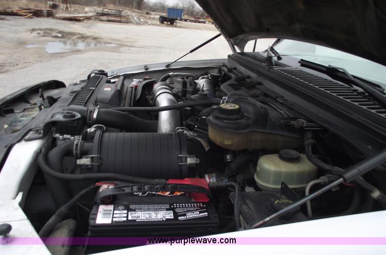 image for item 5751 2003 Ford F450 XL Super Duty pickup truck