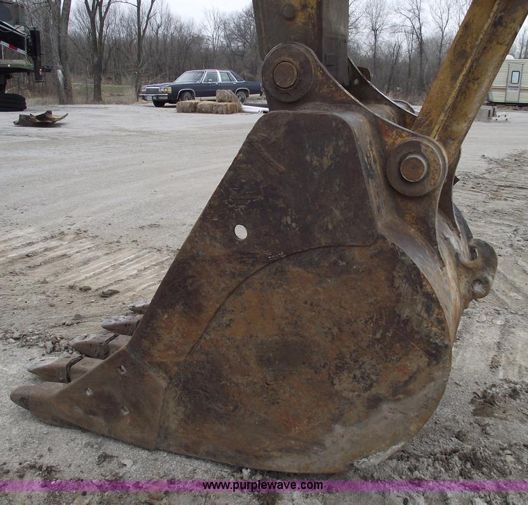 image for item 5754 1985 Caterpillar 235 excavator