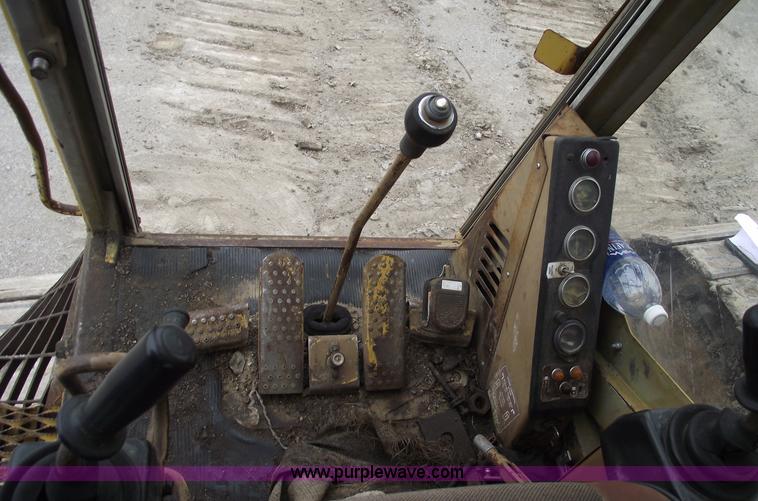 image for item 5754 1985 Caterpillar 235 excavator