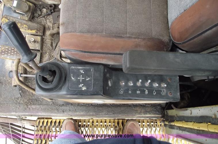 image for item 5754 1985 Caterpillar 235 excavator