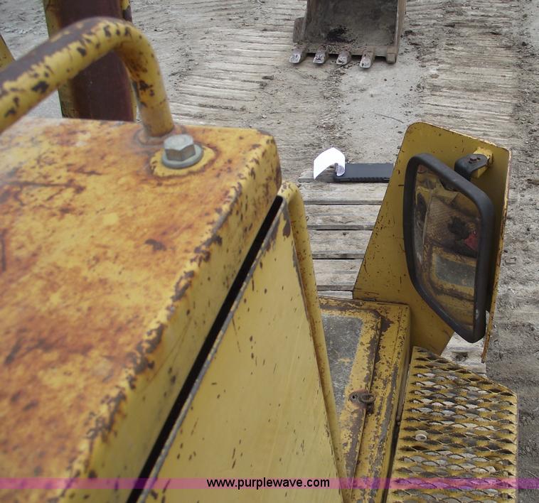 image for item 5754 1985 Caterpillar 235 excavator