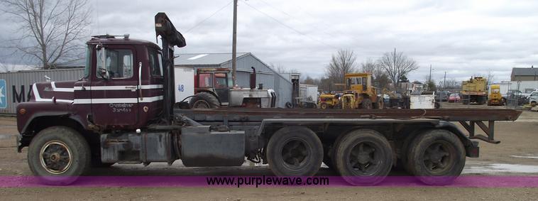 image for item 5761 1987 Mack DM686S roll-off truck