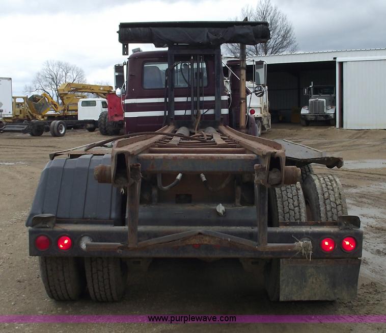 image for item 5761 1987 Mack DM686S roll-off truck