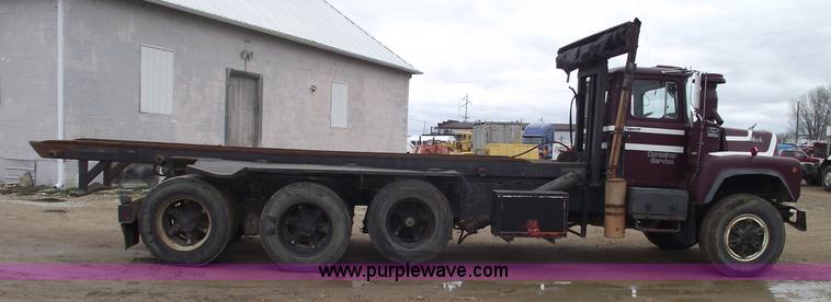 image for item 5761 1987 Mack DM686S roll-off truck