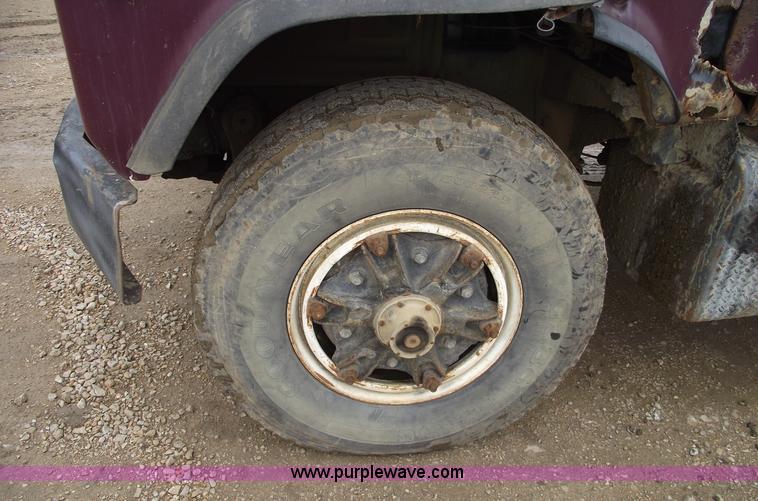 image for item 5761 1987 Mack DM686S roll-off truck