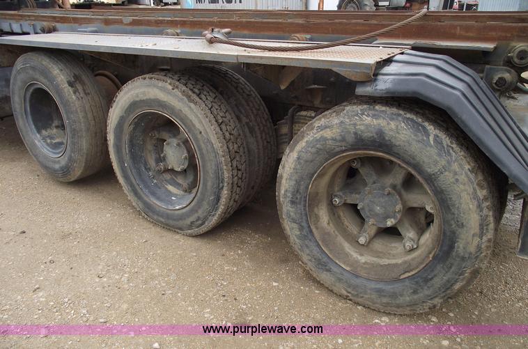 image for item 5761 1987 Mack DM686S roll-off truck