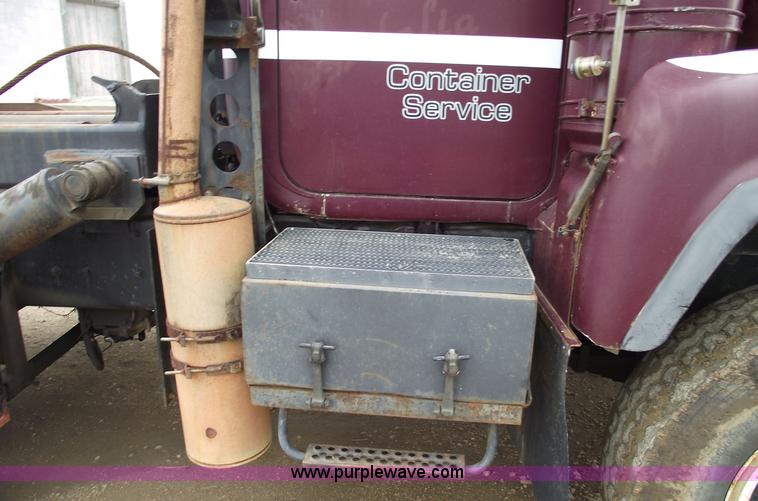 image for item 5761 1987 Mack DM686S roll-off truck