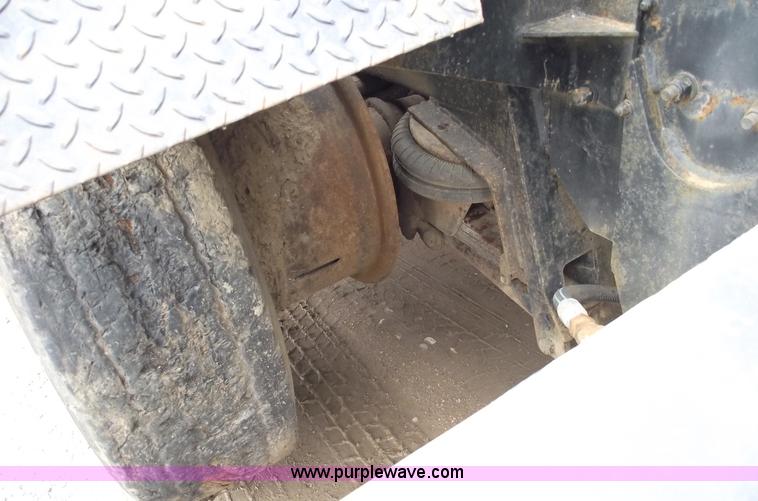 image for item 5761 1987 Mack DM686S roll-off truck