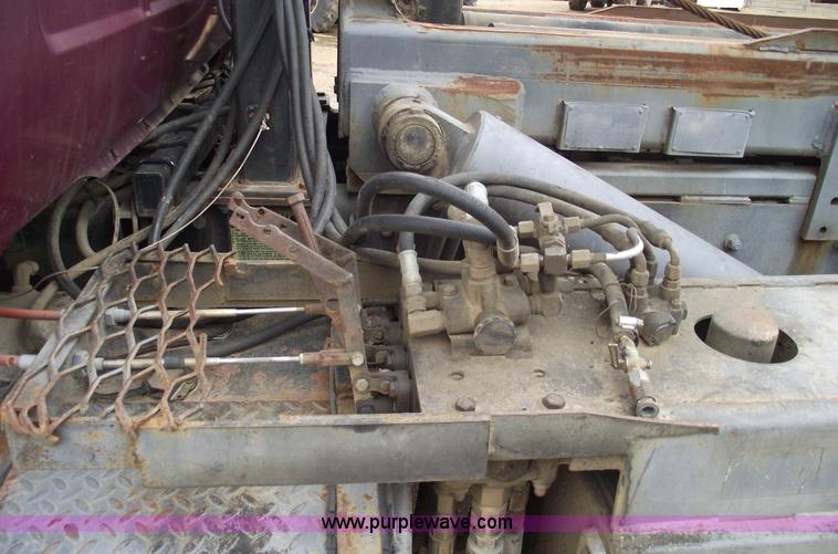 image for item 5761 1987 Mack DM686S roll-off truck