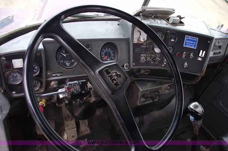 image for item 5761 1987 Mack DM686S roll-off truck