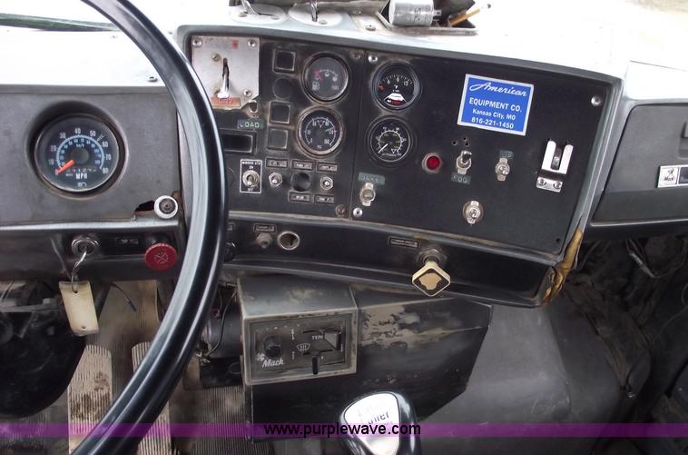 image for item 5761 1987 Mack DM686S roll-off truck