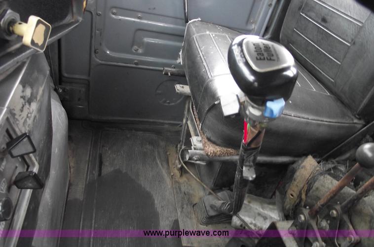 image for item 5761 1987 Mack DM686S roll-off truck