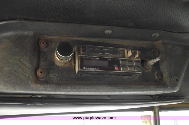 image for item 5761 1987 Mack DM686S roll-off truck