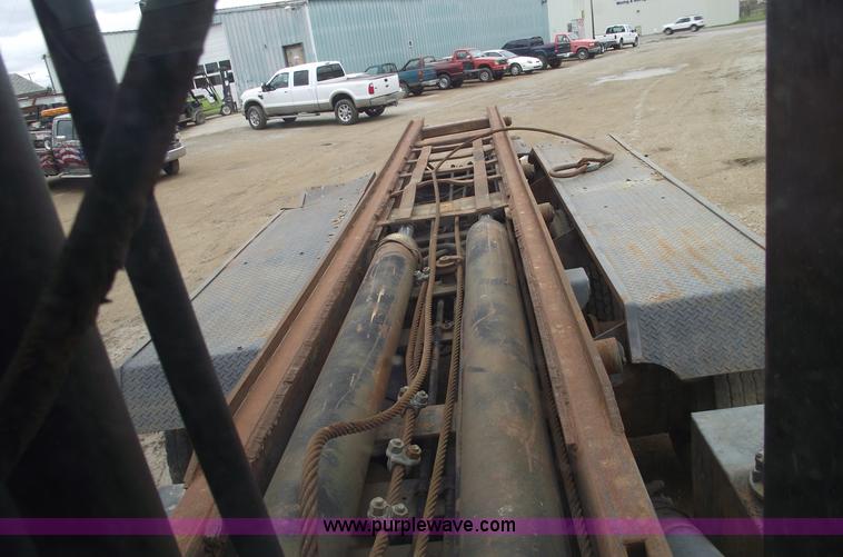 image for item 5761 1987 Mack DM686S roll-off truck