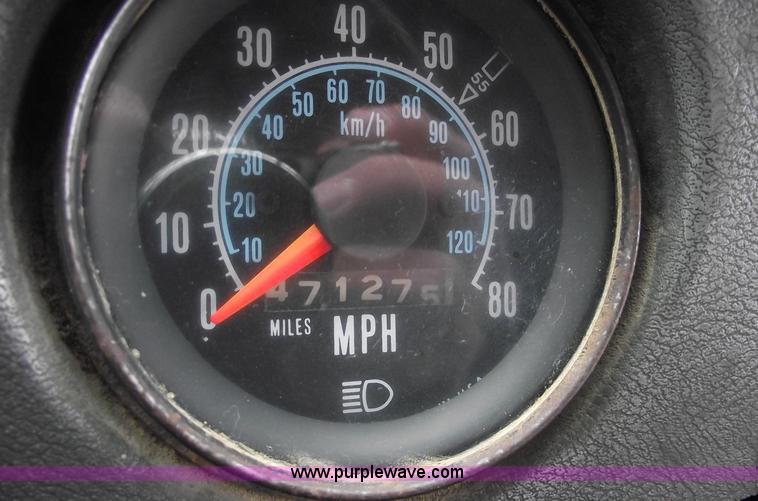 image for item 5761 1987 Mack DM686S roll-off truck