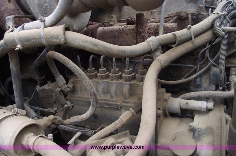 image for item 5761 1987 Mack DM686S roll-off truck