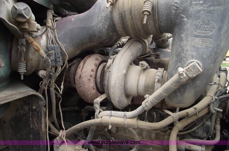 image for item 5761 1987 Mack DM686S roll-off truck