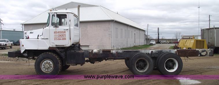 image for item 5762 1975 Mack DMM-600 truck