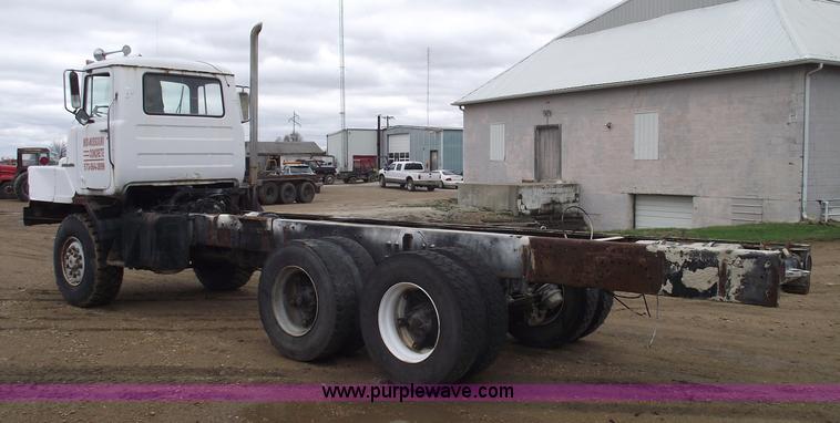 image for item 5762 1975 Mack DMM-600 truck
