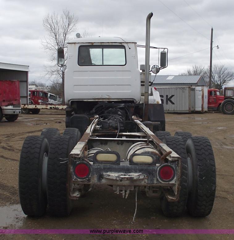 image for item 5762 1975 Mack DMM-600 truck