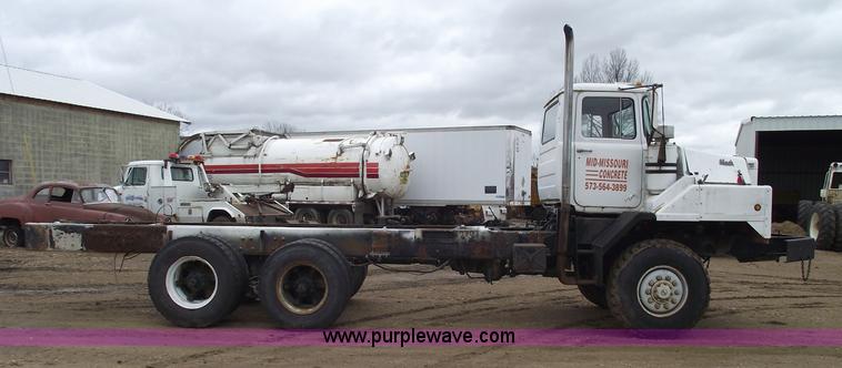 image for item 5762 1975 Mack DMM-600 truck