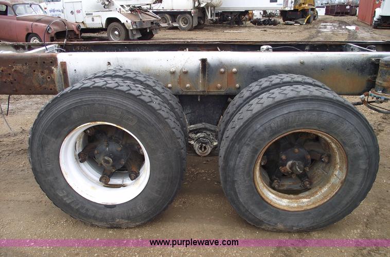 image for item 5762 1975 Mack DMM-600 truck