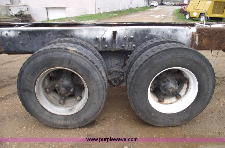 image for item 5762 1975 Mack DMM-600 truck