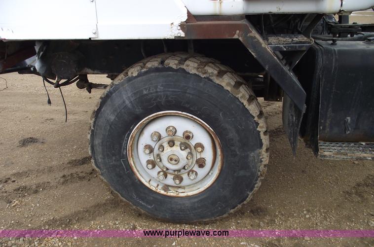 image for item 5762 1975 Mack DMM-600 truck