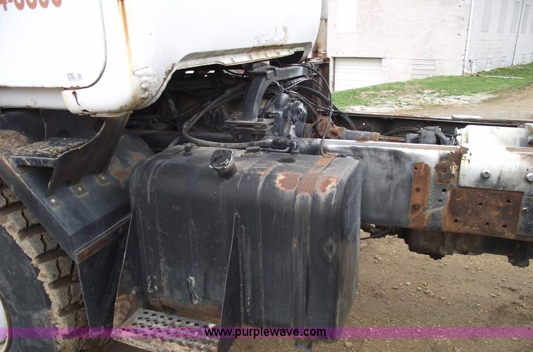 image for item 5762 1975 Mack DMM-600 truck