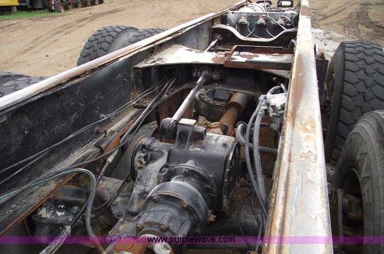 image for item 5762 1975 Mack DMM-600 truck