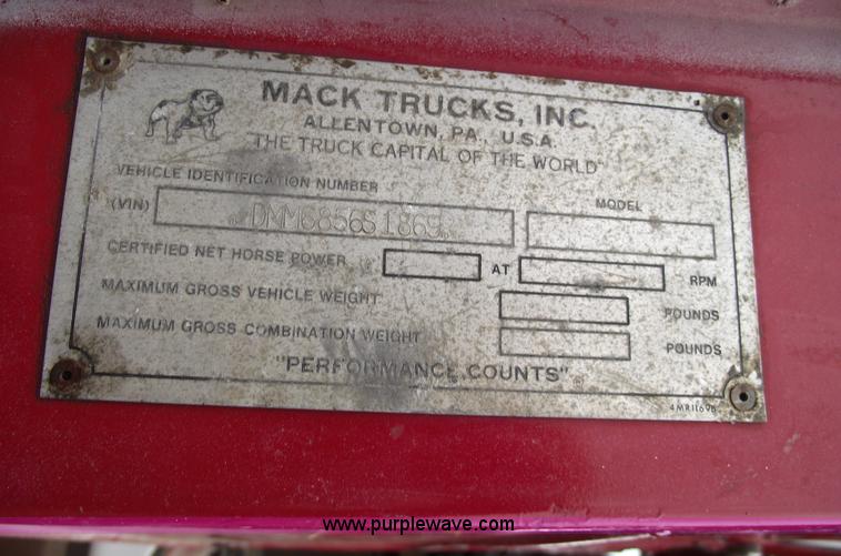 image for item 5762 1975 Mack DMM-600 truck