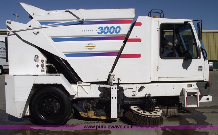 image for item 5763 1998 Johnston 3000 street sweeper
