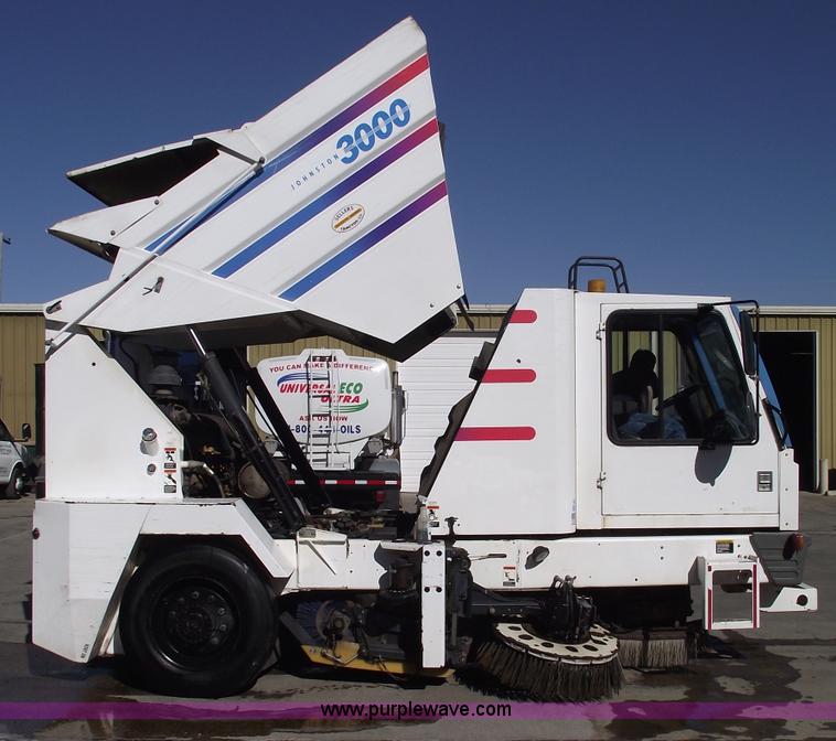 image for item 5763 1998 Johnston 3000 street sweeper