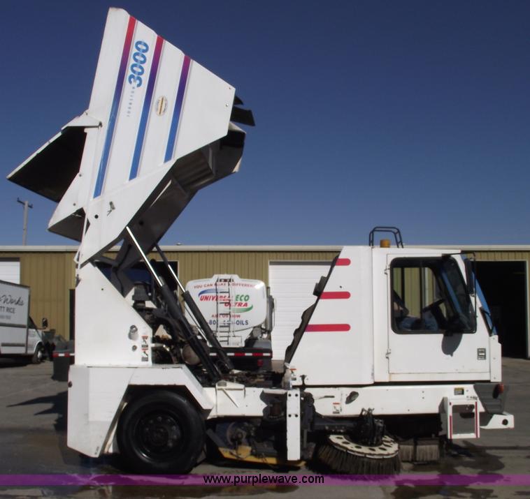 image for item 5763 1998 Johnston 3000 street sweeper