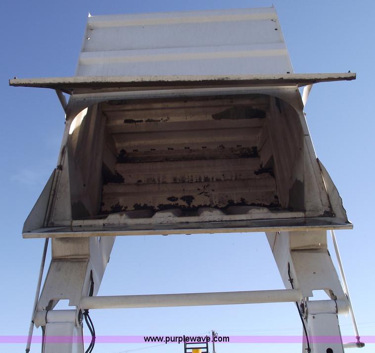 image for item 5763 1998 Johnston 3000 street sweeper