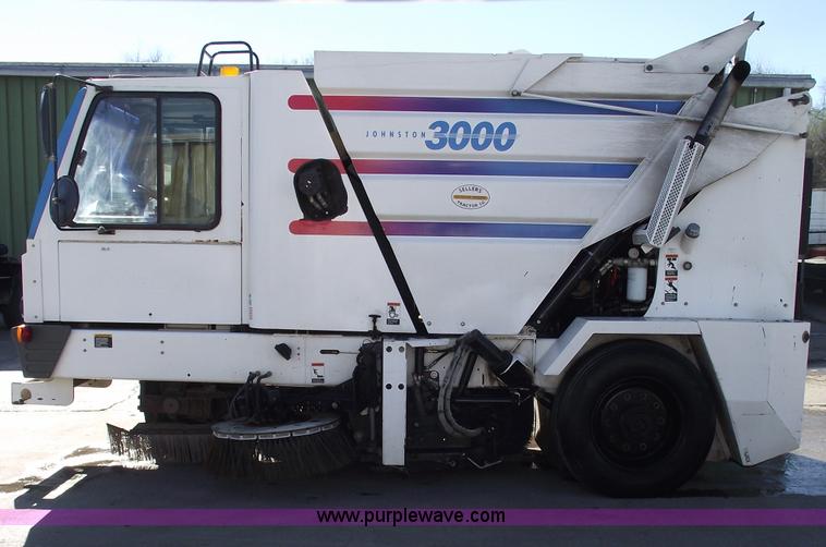 image for item 5763 1998 Johnston 3000 street sweeper