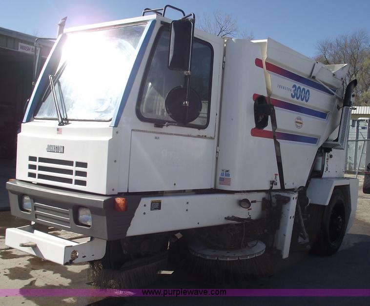 image for item 5763 1998 Johnston 3000 street sweeper